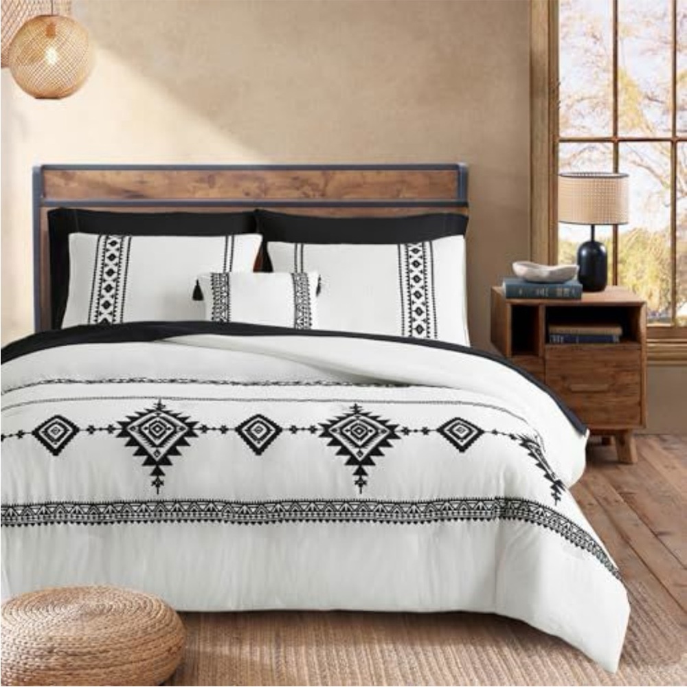 Black and white boho western Embroidery Comforter Set - Queen Size - Picture 2 of 3